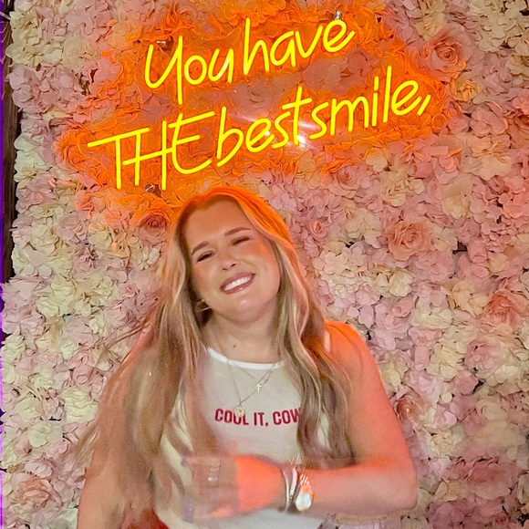 Meet your Posher, Lauren - Picture 2 of 4